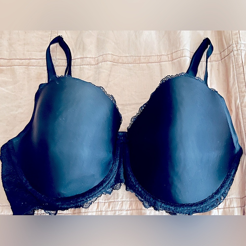 Size 38 DD, Victoria’s Secret bra